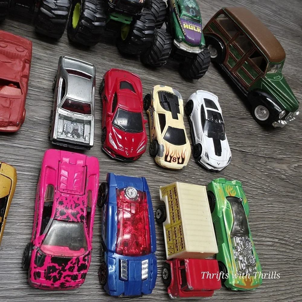 Hotwheels, Matchbox, Maisto, And More - Mixed Lot Of 28 Car, Trucks, And More